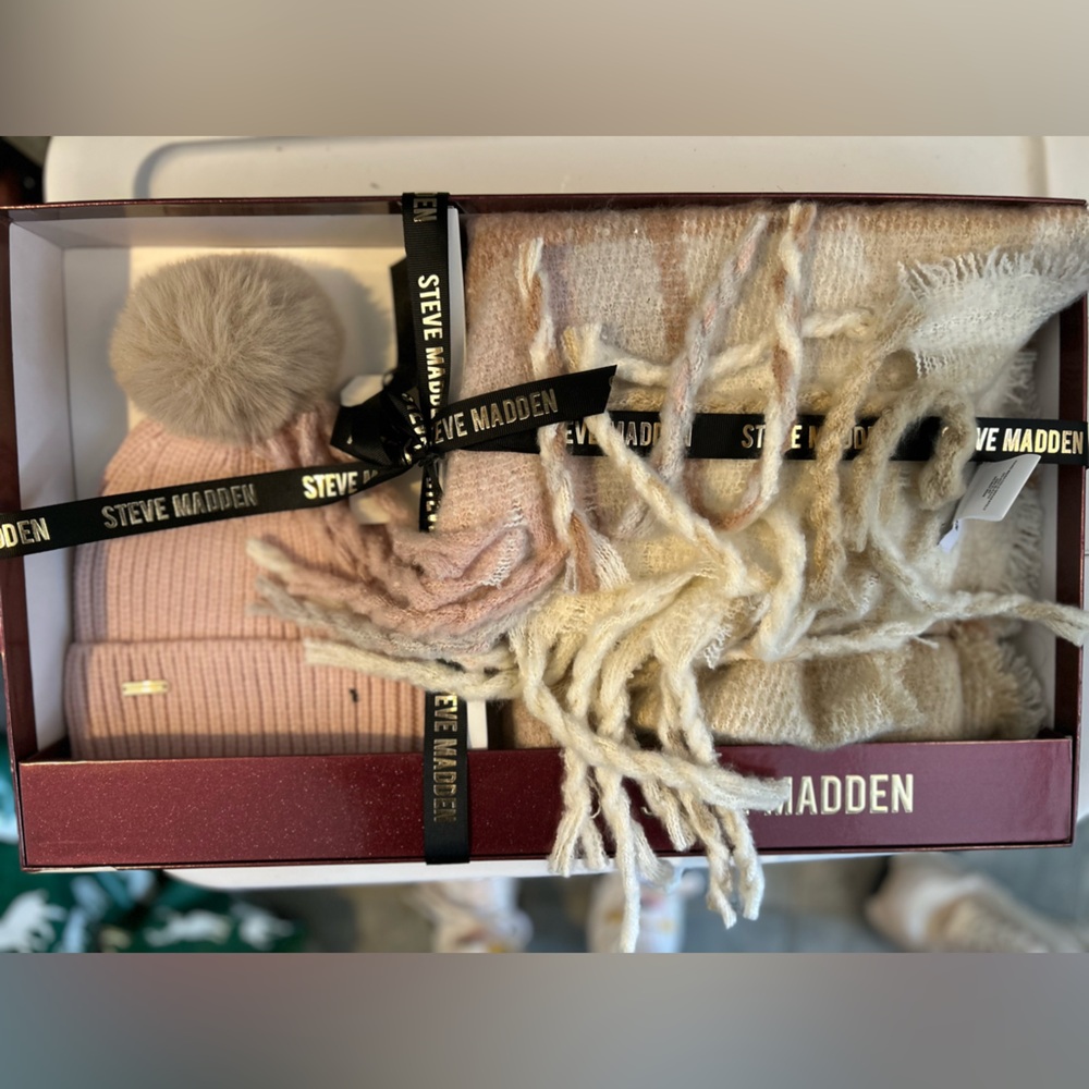 Steve Madden Blush and Beige Scarf Set